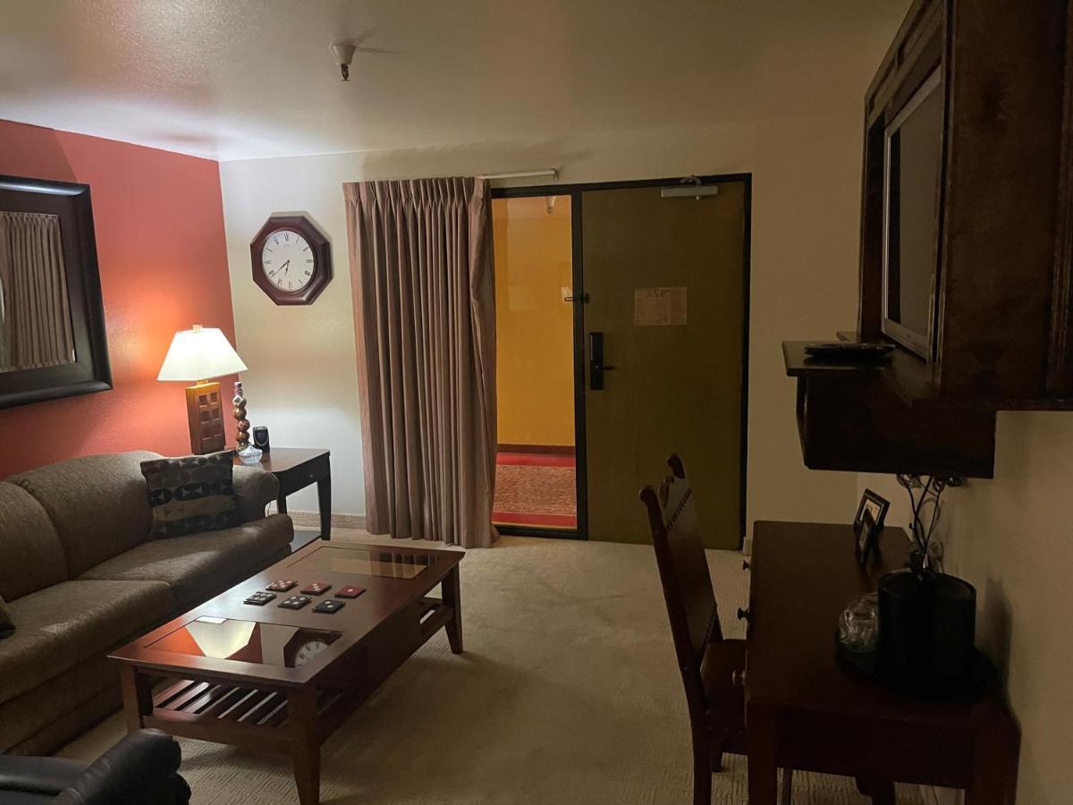 Ramada By Wyndham Viscount Suites Tucson East מראה חיצוני תמונה